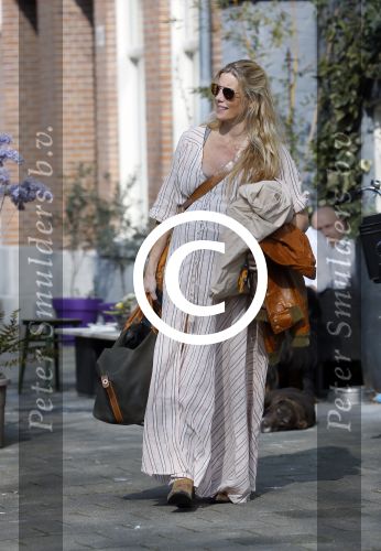 Amsterdam 10 april 2015    
Marije Braber de vriendin van Chris Zegers hoogzwanger
