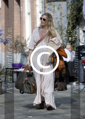 Amsterdam 10 april 2015    
Marije Braber de vriendin van Chris Zegers hoogzwanger