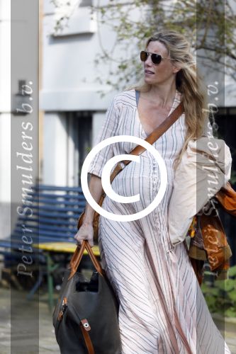 Amsterdam 10 april 2015    
Marije Braber de vriendin van Chris Zegers hoogzwanger