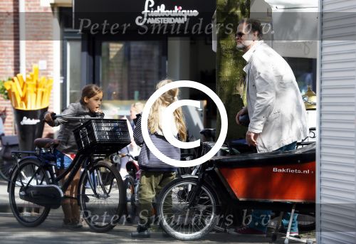 Amsterdam 21 april 2015  
Patrick Stoof met dochter op de fiets.
