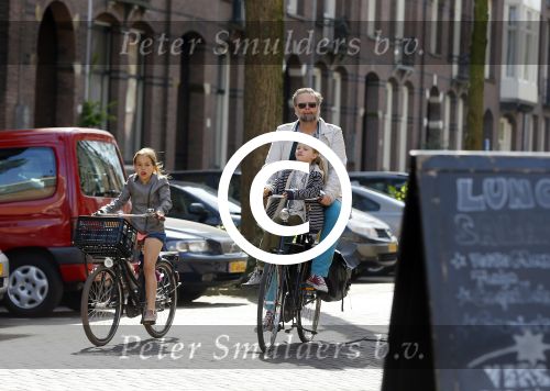 Amsterdam 21 april 2015  
Patrick Stoof met dochter op de fiets.
