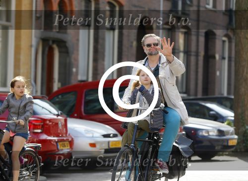 Amsterdam 21 april 2015  
Patrick Stoof met dochter op de fiets.