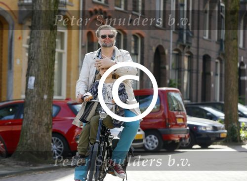 Amsterdam 21 april 2015  
Patrick Stoof met dochter op de fiets.