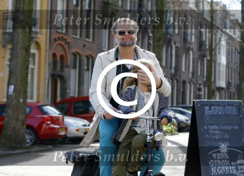 Amsterdam 21 april 2015  
Patrick Stoof met dochter op de fiets.