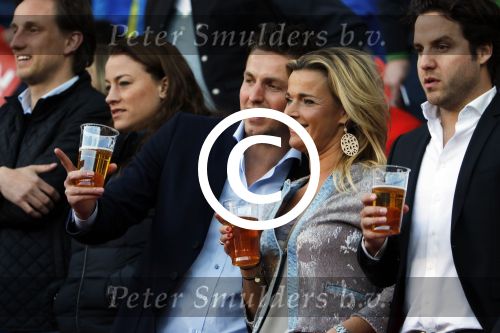 Eindhoven 18 april 2015
PSV_ Heerneveen 4-1 . Psv kampioen. Pieter v d Hoogenband en zijn nieuwe vriendin Marie JosÃ© Crooijmans verliefd op de tribune.