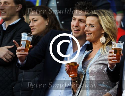 Eindhoven 18 april 2015
PSV_ Heerneveen 4-1 . Psv kampioen. Pieter v d Hoogenband en zijn nieuwe vriendin Marie JosÃ© Crooijmans verliefd op de tribune.