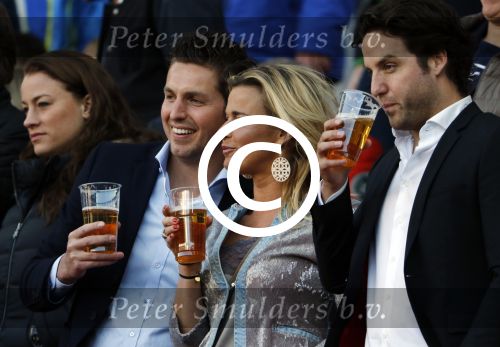 Eindhoven 18 april 2015
PSV_ Heerneveen 4-1 . Psv kampioen. Pieter v d Hoogenband en zijn nieuwe vriendin Marie JosÃ© Crooijmans verliefd op de tribune.