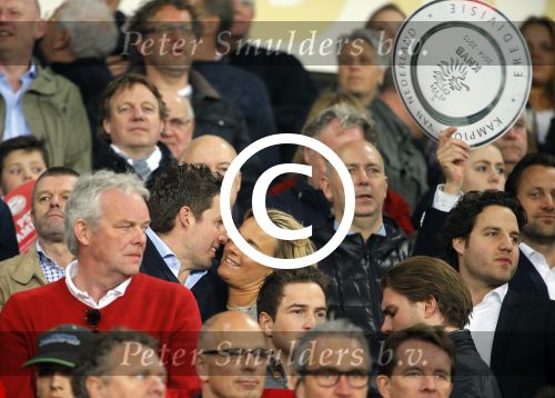 Eindhoven 18 april 2015
PSV_ Heerneveen 4-1 . Psv kampioen. Pieter v d Hoogenband en zijn nieuwe vriendin Marie JosÃ© Crooijmans verliefd op de tribune.