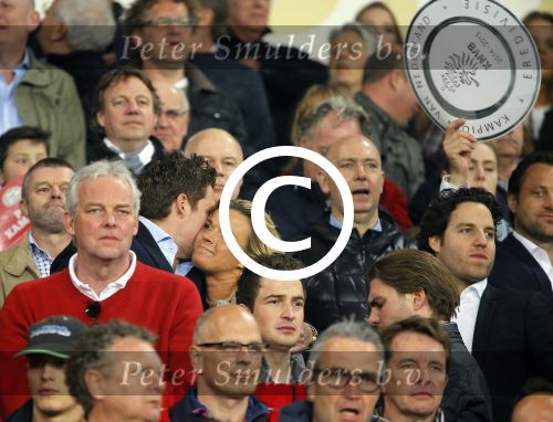 Eindhoven 18 april 2015
PSV_ Heerneveen 4-1 . Psv kampioen. Pieter v d Hoogenband en zijn nieuwe vriendin Marie JosÃ© Crooijmans verliefd op de tribune.
