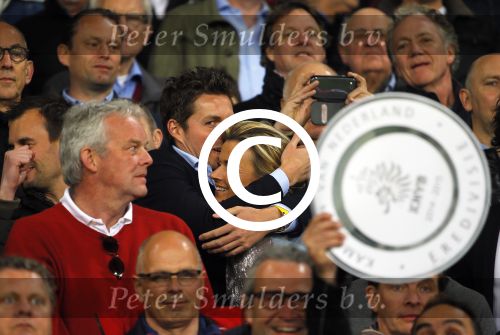 Eindhoven 18 april 2015
PSV_ Heerneveen 4-1 . Psv kampioen. Pieter v d Hoogenband en zijn nieuwe vriendin Marie JosÃ© Crooijmans verliefd op de tribune.