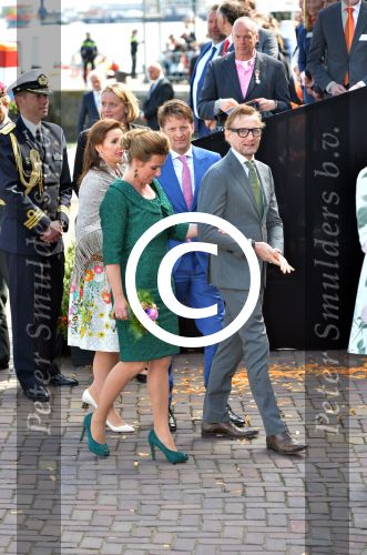 Dordrecht, 27 April 2015
Koningsdag 2015 met Koningin Willem-Alexander, Koningin Maxima, Prinses Amalia, Prinses Alexia em Prinses Ariane, Prins Constatijn, Prinses Laurentien, Prins Maurits, Prinses Marilene, Prinses Annette, Prins Bernhard Jr., Prins Pieter Christiaan en Prinses Anita