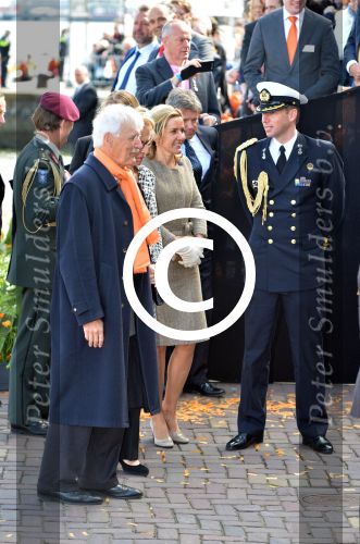 Dordrecht, 27 April 2015
Koningsdag 2015 met Koningin Willem-Alexander, Koningin Maxima, Prinses Amalia, Prinses Alexia em Prinses Ariane, Prins Constatijn, Prinses Laurentien, Prins Maurits, Prinses Marilene, Prinses Annette, Prins Bernhard Jr., Prins Pieter Christiaan en Prinses Anita