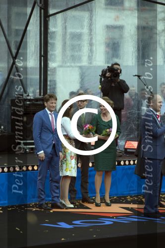 Dordrecht, 27 April 2015
Koningsdag 2015 met Koningin Willem-Alexander, Koningin Maxima, Prinses Amalia, Prinses Alexia em Prinses Ariane, Prins Constatijn, Prinses Laurentien, Prins Maurits, Prinses Marilene, Prinses Annette, Prins Bernhard Jr., Prins Pieter Christiaan en Prinses Anita