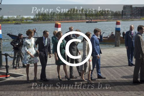 Dordrecht, 27 April 2015
Koningsdag 2015 met Koningin Willem-Alexander, Koningin Maxima, Prinses Amalia, Prinses Alexia em Prinses Ariane, Prins Constatijn, Prinses Laurentien, Prins Maurits, Prinses Marilene, Prinses Annette, Prins Bernhard Jr., Prins Pieter Christiaan en Prinses Anita