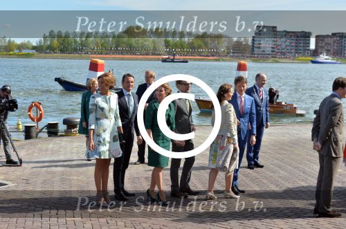 Dordrecht, 27 April 2015
Koningsdag 2015 met Koningin Willem-Alexander, Koningin Maxima, Prinses Amalia, Prinses Alexia em Prinses Ariane, Prins Constatijn, Prinses Laurentien, Prins Maurits, Prinses Marilene, Prinses Annette, Prins Bernhard Jr., Prins Pieter Christiaan en Prinses Anita