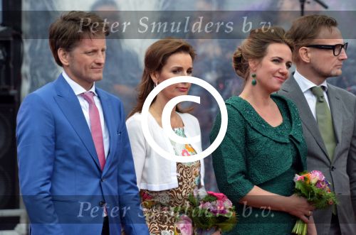 Dordrecht, 27 April 2015
Koningsdag 2015 met Koningin Willem-Alexander, Koningin Maxima, Prinses Amalia, Prinses Alexia em Prinses Ariane, Prins Constatijn, Prinses Laurentien, Prins Maurits, Prinses Marilene, Prinses Annette, Prins Bernhard Jr., Prins Pieter Christiaan en Prinses Anita