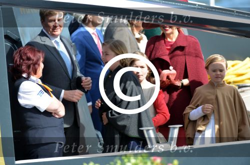 Dordrecht, 27 April 2015
Koningsdag 2015 met Koningin Willem-Alexander, Koningin Maxima, Prinses Amalia, Prinses Alexia em Prinses Ariane, Prins Constatijn, Prinses Laurentien, Prins Maurits, Prinses Marilene, Prinses Annette, Prins Bernhard Jr., Prins Pieter Christiaan en Prinses Anita