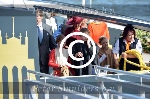 Dordrecht, 27 April 2015
Koningsdag 2015 met Koningin Willem-Alexander, Koningin Maxima, Prinses Amalia, Prinses Alexia em Prinses Ariane, Prins Constatijn, Prinses Laurentien, Prins Maurits, Prinses Marilene, Prinses Annette, Prins Bernhard Jr., Prins Pieter Christiaan en Prinses Anita