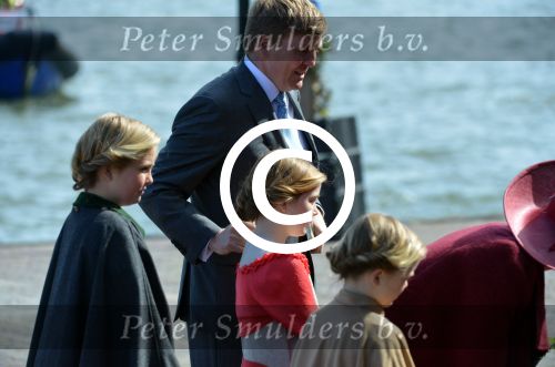 Dordrecht, 27 April 2015
Koningsdag 2015 met Koningin Willem-Alexander, Koningin Maxima, Prinses Amalia, Prinses Alexia em Prinses Ariane, Prins Constatijn, Prinses Laurentien, Prins Maurits, Prinses Marilene, Prinses Annette, Prins Bernhard Jr., Prins Pieter Christiaan en Prinses Anita