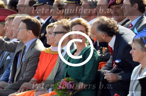 Dordrecht, 27 April 2015
Koningsdag 2015 met Koningin Willem-Alexander, Koningin Maxima, Prinses Amalia, Prinses Alexia em Prinses Ariane, Prins Constatijn, Prinses Laurentien, Prins Maurits, Prinses Marilene, Prinses Annette, Prins Bernhard Jr., Prins Pieter Christiaan en Prinses Anita