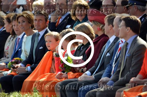 Dordrecht, 27 April 2015
Koningsdag 2015 met Koningin Willem-Alexander, Koningin Maxima, Prinses Amalia, Prinses Alexia em Prinses Ariane, Prins Constatijn, Prinses Laurentien, Prins Maurits, Prinses Marilene, Prinses Annette, Prins Bernhard Jr., Prins Pieter Christiaan en Prinses Anita