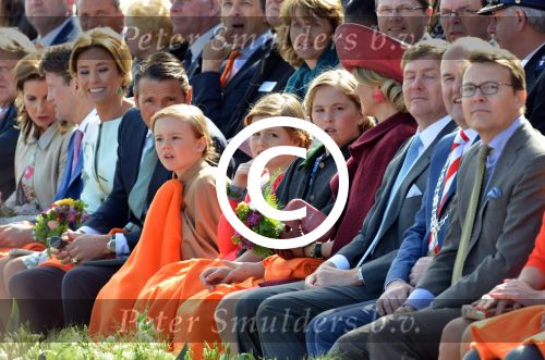 Dordrecht, 27 April 2015
Koningsdag 2015 met Koningin Willem-Alexander, Koningin Maxima, Prinses Amalia, Prinses Alexia em Prinses Ariane, Prins Constatijn, Prinses Laurentien, Prins Maurits, Prinses Marilene, Prinses Annette, Prins Bernhard Jr., Prins Pieter Christiaan en Prinses Anita
