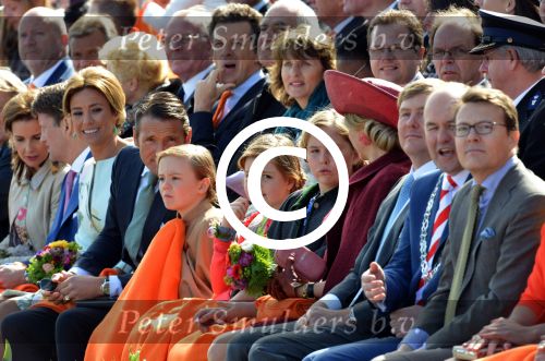 Dordrecht, 27 April 2015
Koningsdag 2015 met Koningin Willem-Alexander, Koningin Maxima, Prinses Amalia, Prinses Alexia em Prinses Ariane, Prins Constatijn, Prinses Laurentien, Prins Maurits, Prinses Marilene, Prinses Annette, Prins Bernhard Jr., Prins Pieter Christiaan en Prinses Anita