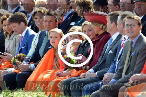 Dordrecht, 27 April 2015
Koningsdag 2015 met Koningin Willem-Alexander, Koningin Maxima, Prinses Amalia, Prinses Alexia em Prinses Ariane, Prins Constatijn, Prinses Laurentien, Prins Maurits, Prinses Marilene, Prinses Annette, Prins Bernhard Jr., Prins Pieter Christiaan en Prinses Anita