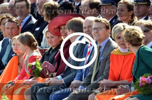 Dordrecht, 27 April 2015
Koningsdag 2015 met Koningin Willem-Alexander, Koningin Maxima, Prinses Amalia, Prinses Alexia em Prinses Ariane, Prins Constatijn, Prinses Laurentien, Prins Maurits, Prinses Marilene, Prinses Annette, Prins Bernhard Jr., Prins Pieter Christiaan en Prinses Anita