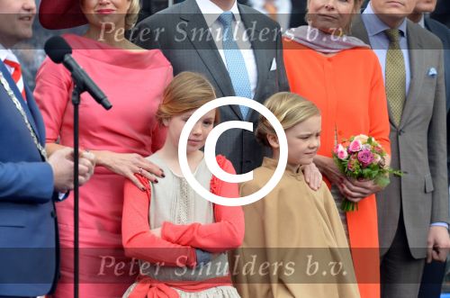 Dordrecht, 27 April 2015
Koningsdag 2015 met Koningin Willem-Alexander, Koningin Maxima, Prinses Amalia, Prinses Alexia em Prinses Ariane, Prins Constatijn, Prinses Laurentien, Prins Maurits, Prinses Marilene, Prinses Annette, Prins Bernhard Jr., Prins Pieter Christiaan en Prinses Anita
