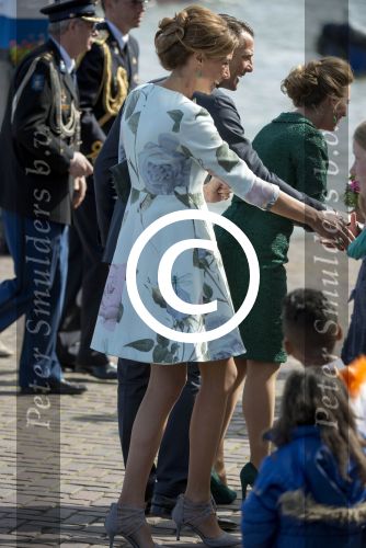 Dordrecht, 27 April 2015
Koningsdag 2015 met Koningin Willem-Alexander, Koningin Maxima, Prinses Amalia, Prinses Alexia em Prinses Ariane, Prins Constatijn, Prinses Laurentien, Prins Maurits, Prinses Marilene, Prinses Annette, Prins Bernhard Jr., Prins Pieter Christiaan en Prinses Anita