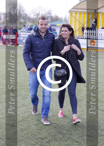 Beverwijk 27 april 2015
Rafael v d Vaart organiseert een voetbaltournooi bij vv Kennemers. Zijn vader Ramon en moeder Lolita werken ook mee. Sabia Engizek komt natuurlijk kijken en verricht de aftrap.