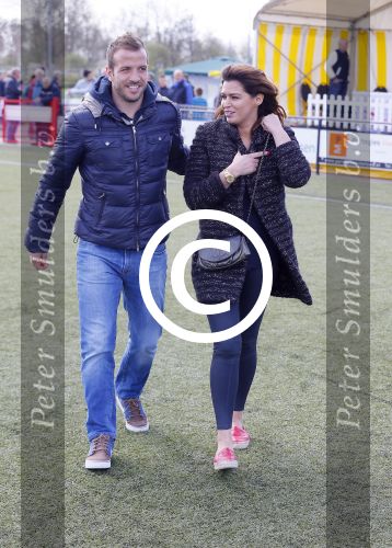 Beverwijk 27 april 2015
Rafael v d Vaart organiseert een voetbaltournooi bij vv Kennemers. Zijn vader Ramon en moeder Lolita werken ook mee. Sabia Engizek komt natuurlijk kijken en verricht de aftrap.