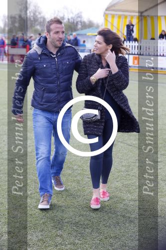 Beverwijk 27 april 2015
Rafael v d Vaart organiseert een voetbaltournooi bij vv Kennemers. Zijn vader Ramon en moeder Lolita werken ook mee. Sabia Engizek komt natuurlijk kijken en verricht de aftrap.