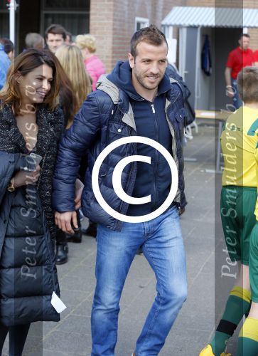 Beverwijk 27 april 2015
Rafael v d Vaart organiseert een voetbaltournooi bij vv Kennemers. Zijn vader Ramon en moeder Lolita werken ook mee. Sabia Engizek komt natuurlijk kijken en verricht de aftrap.