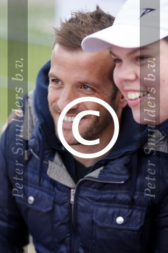 Beverwijk 27 april 2015
Rafael v d Vaart organiseert een voetbaltournooi bij vv Kennemers. Zijn vader Ramon en moeder Lolita werken ook mee. Sabia Engizek komt natuurlijk kijken en verricht de aftrap.