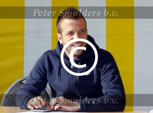 Beverwijk 27 april 2015
Rafael v d Vaart organiseert een voetbaltournooi bij vv Kennemers. Zijn vader Ramon en moeder Lolita werken ook mee. Sabia Engizek komt natuurlijk kijken en verricht de aftrap.