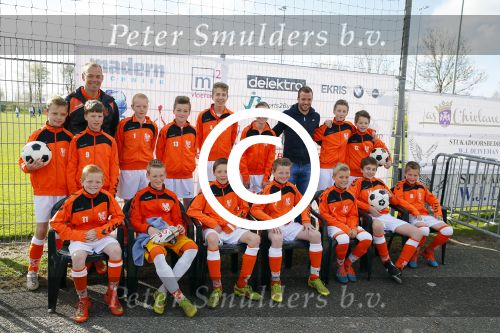 Beverwijk 27 april 2015
Rafael v d Vaart organiseert een voetbaltournooi bij vv Kennemers. Zijn vader Ramon en moeder Lolita werken ook mee. Sabia Engizek komt natuurlijk kijken en verricht de aftrap.