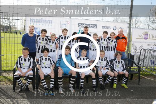 Beverwijk 27 april 2015
Rafael v d Vaart organiseert een voetbaltournooi bij vv Kennemers. Zijn vader Ramon en moeder Lolita werken ook mee. Sabia Engizek komt natuurlijk kijken en verricht de aftrap.