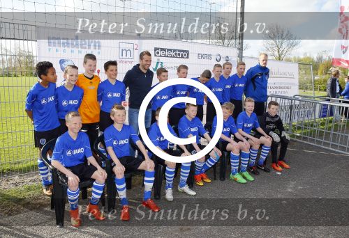 Beverwijk 27 april 2015
Rafael v d Vaart organiseert een voetbaltournooi bij vv Kennemers. Zijn vader Ramon en moeder Lolita werken ook mee. Sabia Engizek komt natuurlijk kijken en verricht de aftrap.