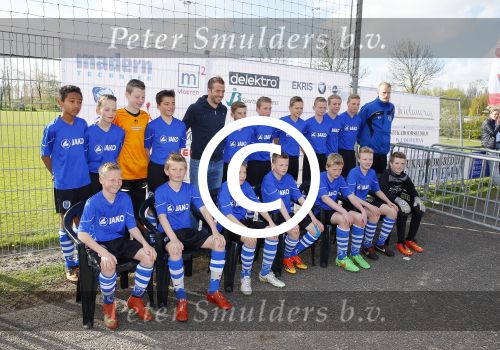 Beverwijk 27 april 2015
Rafael v d Vaart organiseert een voetbaltournooi bij vv Kennemers. Zijn vader Ramon en moeder Lolita werken ook mee. Sabia Engizek komt natuurlijk kijken en verricht de aftrap.