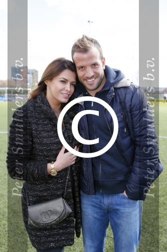 Beverwijk 27 april 2015
Rafael v d Vaart organiseert een voetbaltournooi bij vv Kennemers. Zijn vader Ramon en moeder Lolita werken ook mee. Sabia Engizek komt natuurlijk kijken en verricht de aftrap.