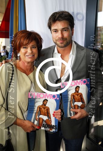 Amsterdam 20 april 2015
Linda de Mol presenteert de nieuwe l\'Homo met op de cover Rick Brandsteder. Yvonne Brandsteder
