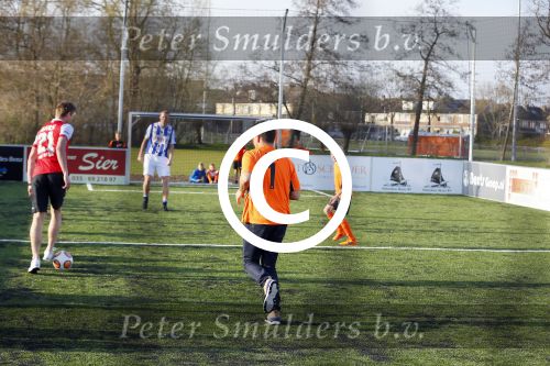 Volendam 15 april 2015
Het mini jan Smit stadion is vanavond geopend met een serie penaltie s van Henk Veerman en Robert Muhren op Jan Smit als keeper. Ook Liza Fem Emma en Senn waren aanwezen alsmede ome Cor