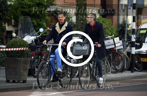 Amsterdam 28 april 2015
Rolf Snoeren (Viktor&Rolf) met zijn partner fietsend door amsterdam