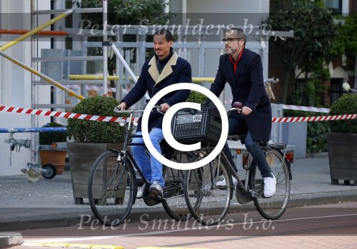 Amsterdam 28 april 2015
Rolf Snoeren (Viktor&Rolf) met zijn partner fietsend door amsterdam