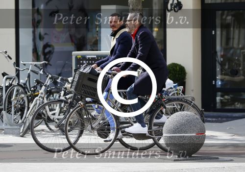 Amsterdam 28 april 2015
Rolf Snoeren (Viktor&Rolf) met zijn partner fietsend door amsterdam