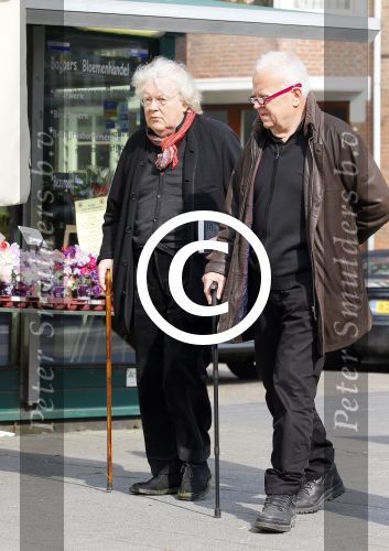 Amsterdam 24 april 2015
Rudi Fuchs met wandelstok in de beethovenstraat.