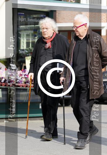 Amsterdam 24 april 2015
Rudi Fuchs met wandelstok in de beethovenstraat.
