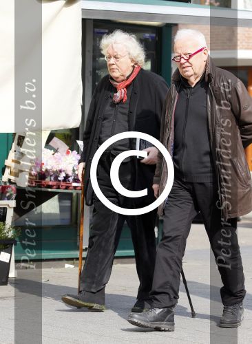 Amsterdam 24 april 2015
Rudi Fuchs met wandelstok in de beethovenstraat.